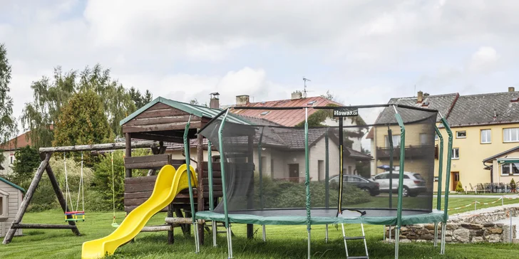 Dovolenka na brehu Lipna: možnosť raňajok, výlety, šport, v zime bežky aj zjazdovky