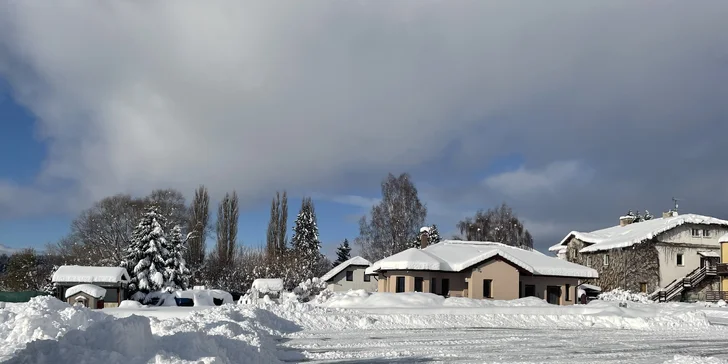 Dovolenka na brehu Lipna: možnosť raňajok, výlety, šport, v zime bežky aj zjazdovky