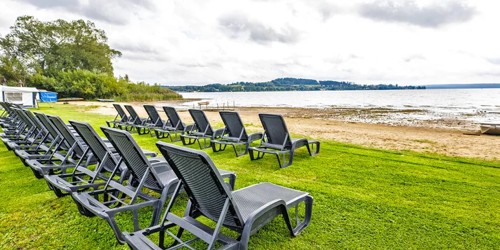 Dovolenka na brehu Lipna: možnosť raňajok, výlety, šport, v zime bežky aj zjazdovky