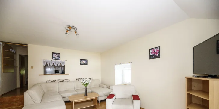 Dovolenka na brehu Lipna: možnosť raňajok, výlety, šport, v zime bežky aj zjazdovky