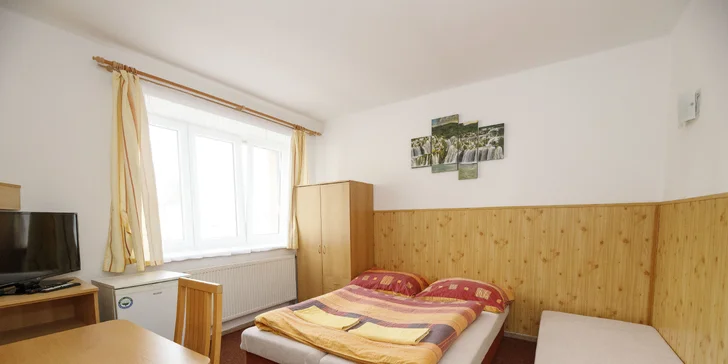 Dovolenka na brehu Lipna: možnosť raňajok, výlety, šport, v zime bežky aj zjazdovky