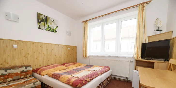 Dovolenka na brehu Lipna: možnosť raňajok, výlety, šport, v zime bežky aj zjazdovky