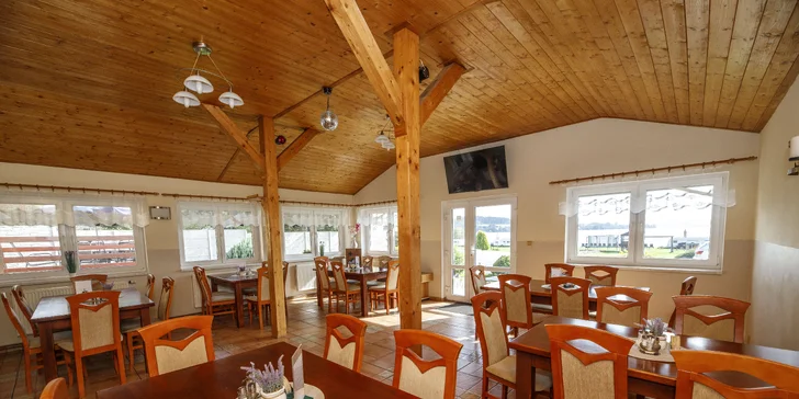 Dovolenka na brehu Lipna: možnosť raňajok, výlety, šport, v zime bežky aj zjazdovky