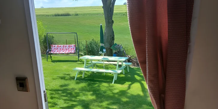 Rodinná pohoda na Vysočine: mobilný domček až pre 5 osôb s terasou