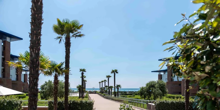 Lido di Jesolo: 5* hotel s vlastnou plážou a 70m bazénom, wellness, raňajky aj lekcie jogy