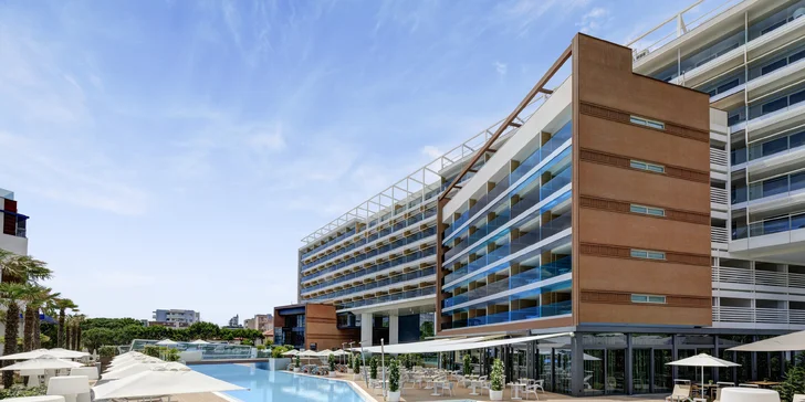 Lido di Jesolo: 5* hotel s vlastnou plážou a 70m bazénom, wellness, raňajky aj lekcie jogy