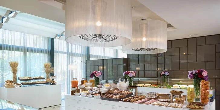 Lido di Jesolo: 5* hotel s vlastnou plážou a 70m bazénom, wellness, raňajky aj lekcie jogy