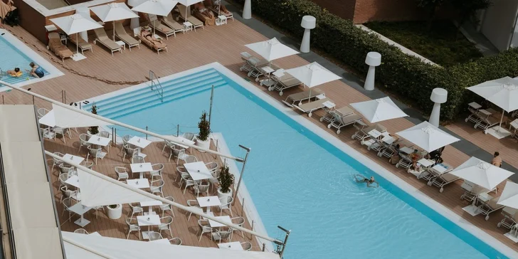 Lido di Jesolo: 5* hotel s vlastnou plážou a 70m bazénom, wellness, raňajky aj lekcie jogy
