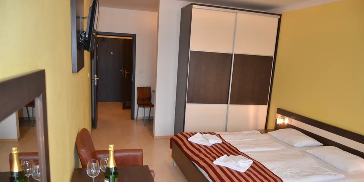 Pobyt vo Vodnom parku Bešeňová s termálnymi bazénmi pre dvoch aj celú rodinu