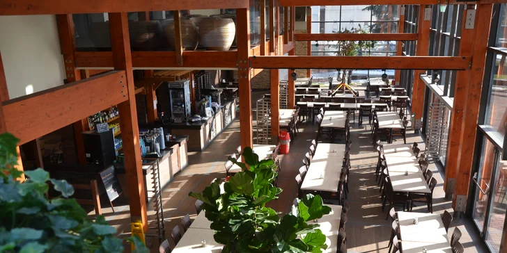 Pobyt vo Vodnom parku Bešeňová s termálnymi bazénmi pre dvoch aj celú rodinu