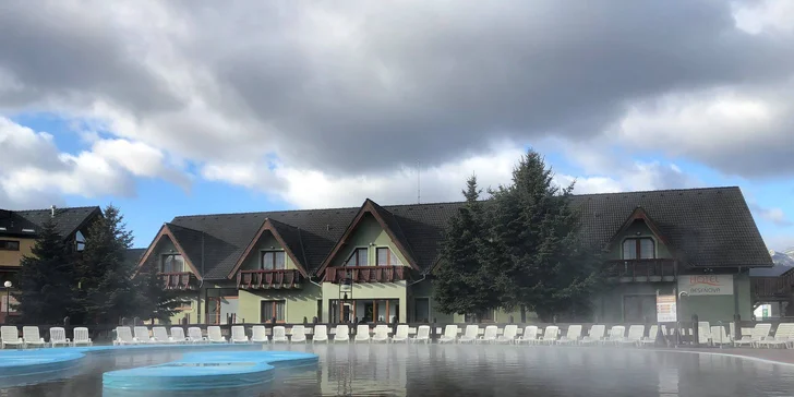 Pobyt vo Vodnom parku Bešeňová s termálnymi bazénmi pre dvoch aj celú rodinu