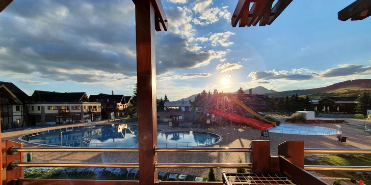 Pobyt vo Vodnom parku Bešeňová s termálnymi bazénmi pre dvoch aj celú rodinu