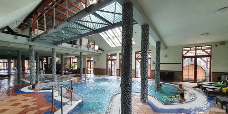 Pobyt vo Vodnom parku Bešeňová s termálnymi bazénmi pre dvoch aj celú rodinu