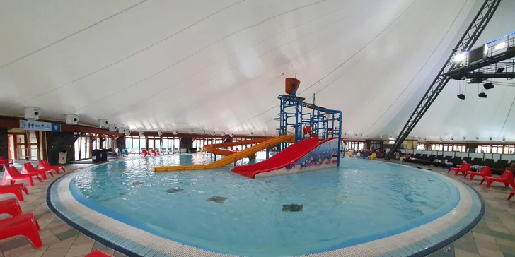 Pobyt vo Vodnom parku Bešeňová s termálnymi bazénmi pre dvoch aj celú rodinu