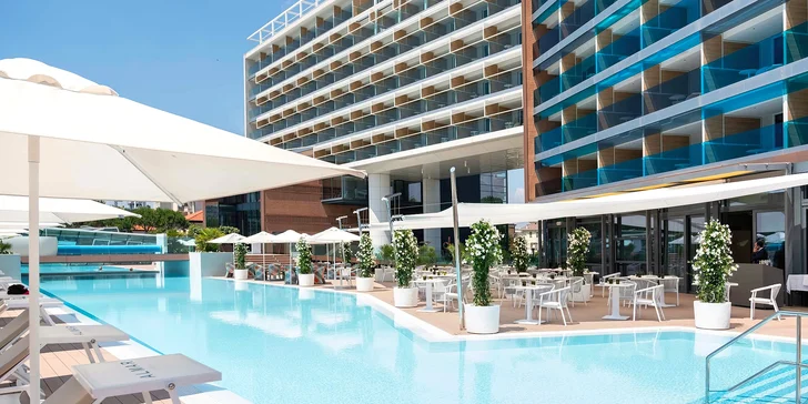 Lido di Jesolo: 5* hotel s vlastnou plážou a 70m bazénom, wellness, raňajky aj lekcie jogy