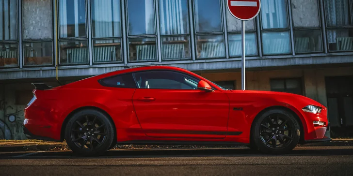 Prenájom vozidla Ford Mustang GT 5.0 na hodinu aj celý víkend