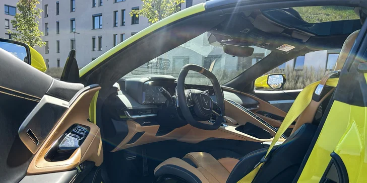 Adrenalínová jazda v Chevrolet Corvette C8: ako vodič alebo spolujazdec