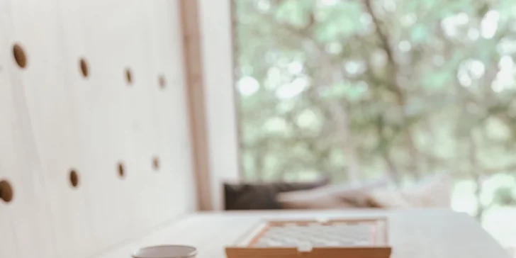 Glamping: minimalistický posed pre dve osoby, solárna sprcha, gril a vyhrievaný sud