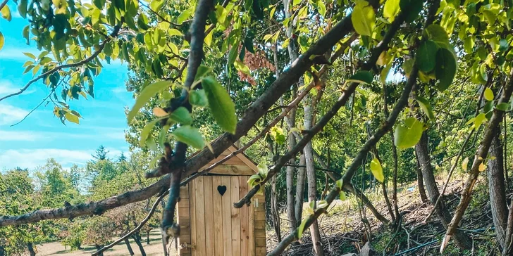 Glamping: minimalistický posed pre dve osoby, solárna sprcha, gril a vyhrievaný sud