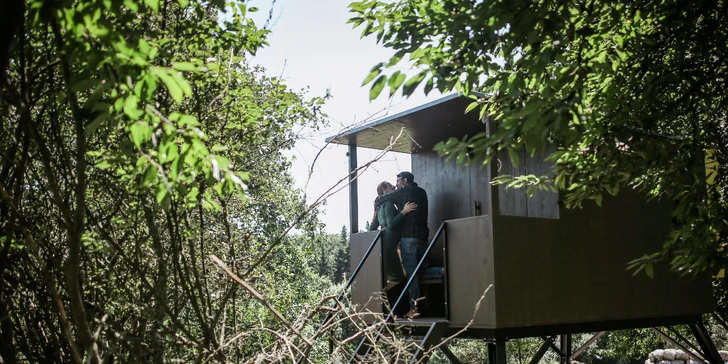 Glamping: minimalistický posed pre dve osoby, solárna sprcha, gril a vyhrievaný sud