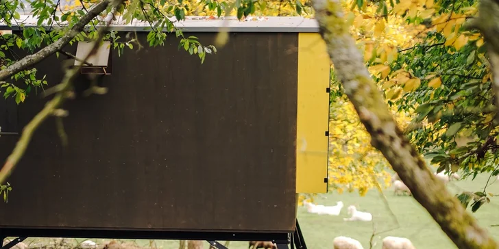 Glamping: minimalistický posed pre dve osoby, solárna sprcha, gril a vyhrievaný sud