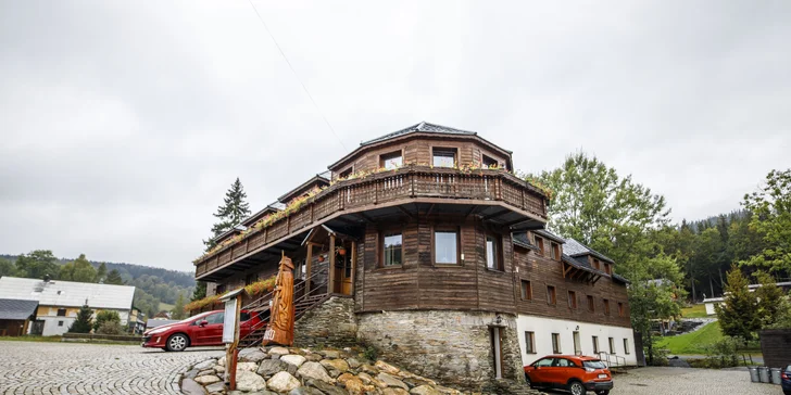 Penzión v Jeseníkoch s polpenziou a bazénom: izby až pre 8 osôb