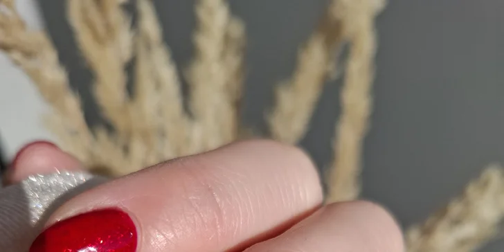 Klasická manikúra, gél lak alebo nové gélové nechty