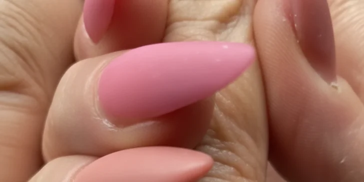 Klasická manikúra, gél lak alebo nové gélové nechty