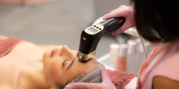 Ošetrenie prístrojom HIFU: neinvazívny lifting tváre a spevnenie pokožky tela