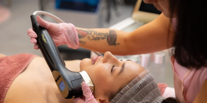 Ošetrenie prístrojom HIFU: neinvazívny lifting tváre a spevnenie pokožky tela