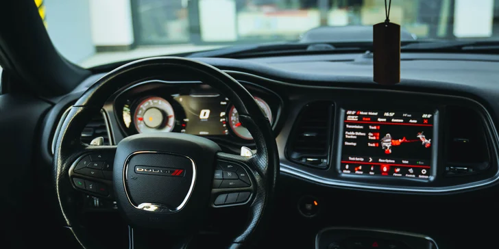 Zážitková jazda v DODGE Challenger 6,4 HEMI V8 alebo nadupaný duel s talianskou ikonou FERRARI či LAMBORGHINI