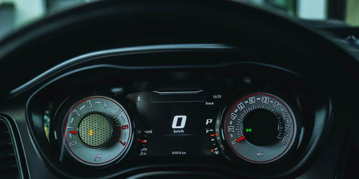Zážitková jazda v DODGE Challenger 6,4 HEMI V8 alebo nadupaný duel s talianskou ikonou FERRARI či LAMBORGHINI