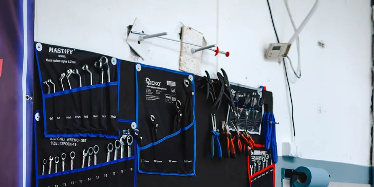 Kompletné prezutie alebo výmena pneumatík aj s vyvážením, kontrolou bŕzd a podvozku