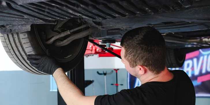 Kompletné prezutie alebo výmena pneumatík aj s vyvážením, kontrolou bŕzd a podvozku