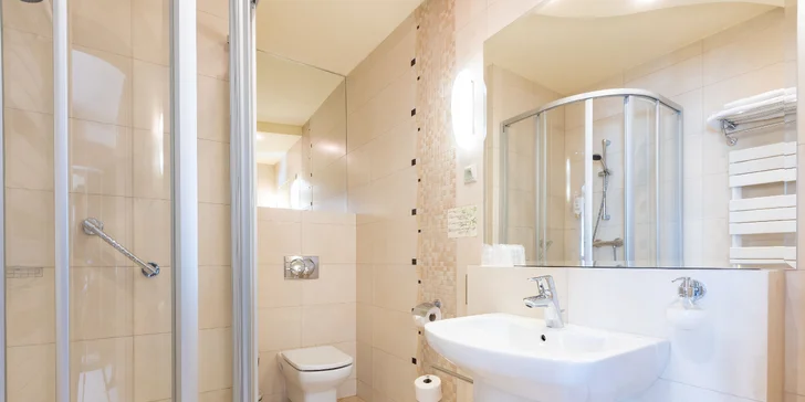 Poľské kúpeľné mesto Kudowa-Zdrój pri českých hraniciach: pobyt s raňajkami alebo polpenziou a wellness