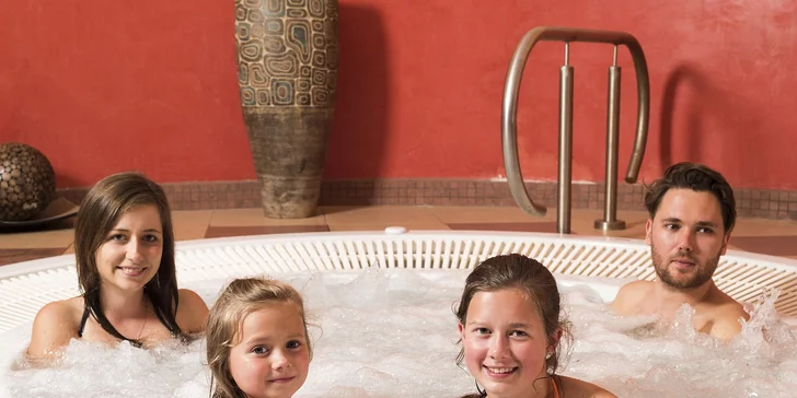 Poľské kúpeľné mesto Kudowa-Zdrój pri českých hraniciach: pobyt s raňajkami alebo polpenziou a wellness