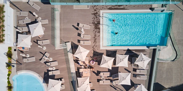 Chorvátsky Split: 4* hotel pri pláži, wellness, raňajky, plná penzia alebo polpenzia