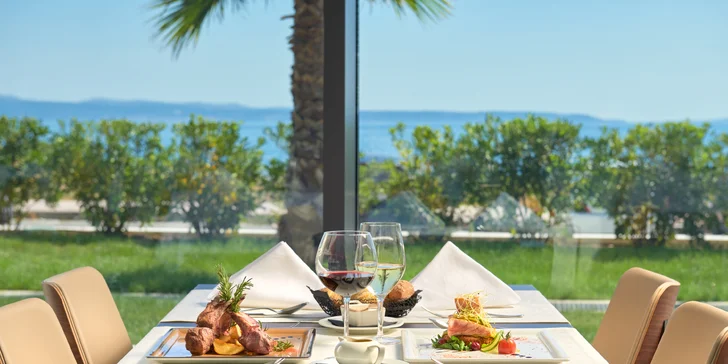 Chorvátsky Split: 4* hotel pri pláži, wellness, raňajky, plná penzia alebo polpenzia