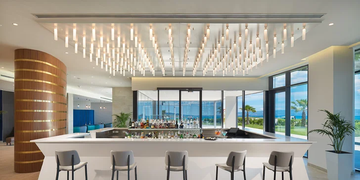 Chorvátsky Split: 4* hotel pri pláži, wellness, raňajky, plná penzia alebo polpenzia