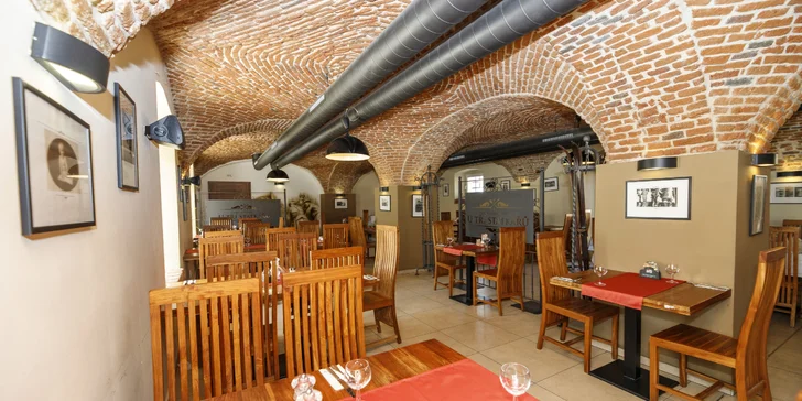 Pobyt na zrekonštruovanom statku v Dobříši: raňajky alebo polpenzia aj privátne wellness