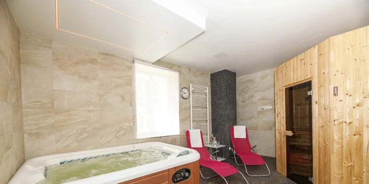 Pobyt na zrekonštruovanom statku v Dobříši: raňajky alebo polpenzia aj privátne wellness