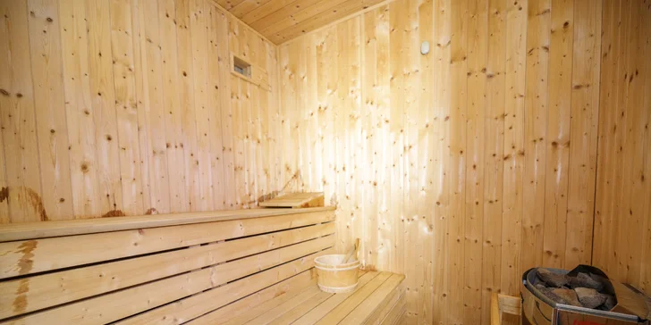 Pobyt na zrekonštruovanom statku v Dobříši: raňajky alebo polpenzia aj privátne wellness