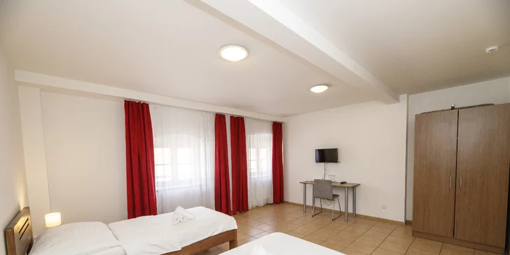 Pobyt na zrekonštruovanom statku v Dobříši: raňajky alebo polpenzia aj privátne wellness