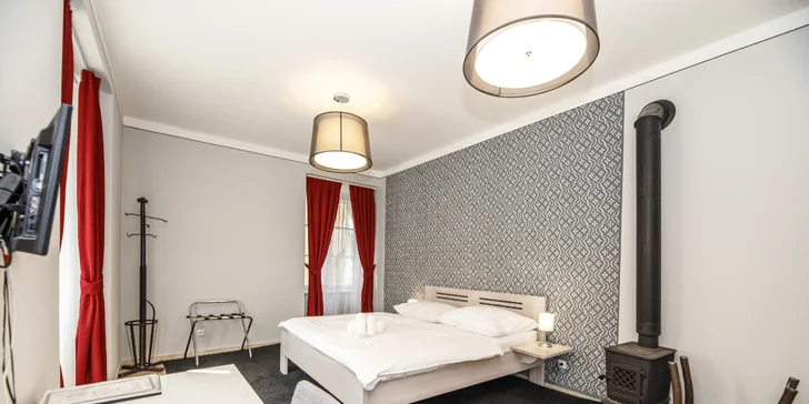 Pobyt na zrekonštruovanom statku v Dobříši: raňajky alebo polpenzia aj privátne wellness