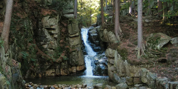 Chatová osada v poľských Krkonošiach: izby až pre 5 osôb s raňajkami, sauna
