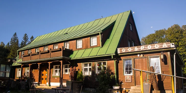 Chatová osada v poľských Krkonošiach: izby až pre 5 osôb s raňajkami, sauna