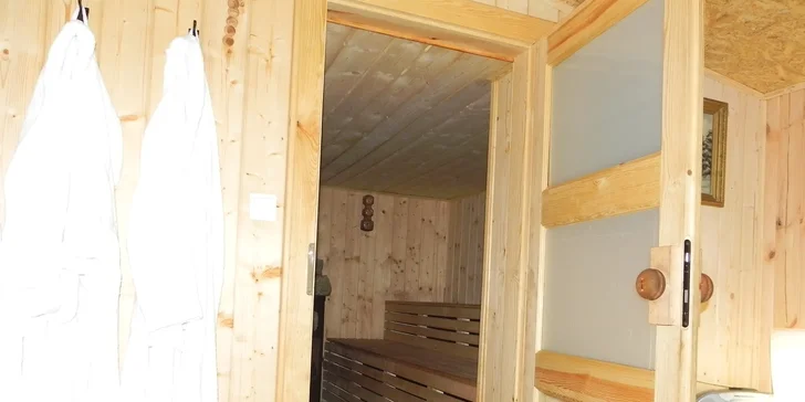 Chatová osada v poľských Krkonošiach: izby až pre 5 osôb s raňajkami, sauna