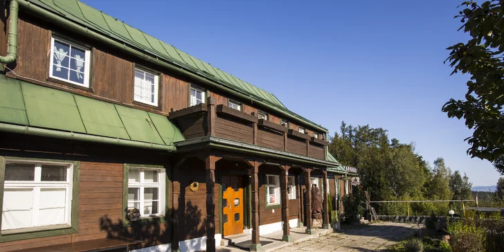 Chatová osada v poľských Krkonošiach: izby až pre 5 osôb s raňajkami, sauna