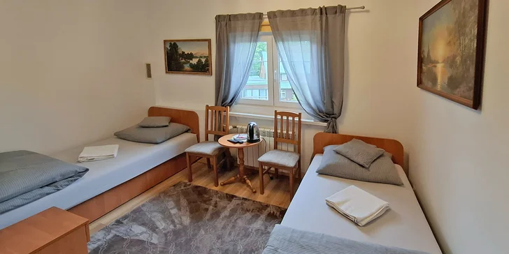 Chatová osada v poľských Krkonošiach: izby až pre 5 osôb s raňajkami, sauna