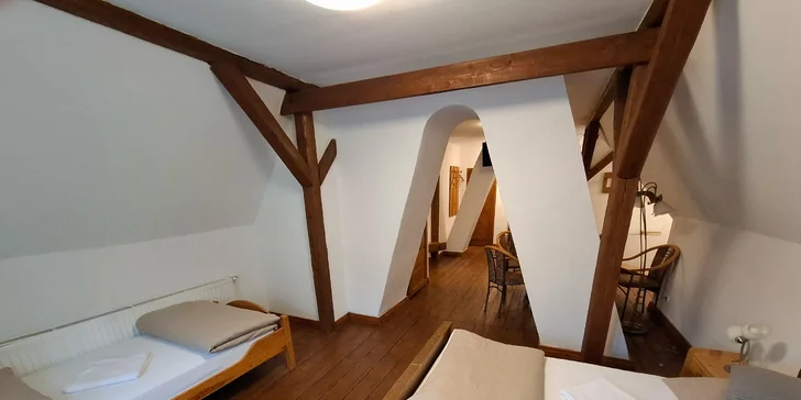 Chatová osada v poľských Krkonošiach: izby až pre 5 osôb s raňajkami, sauna